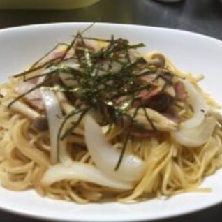 しめじと玉ねぎとベーコンの和風パスタ